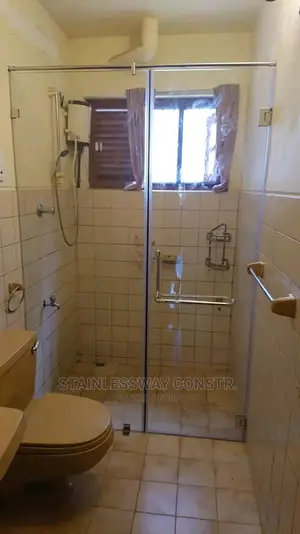 Shower Cubicle Flux