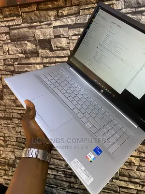 Laptop HP Pavilion 17 12GB Intel Core i5 SSHD (Hybrid) 1T