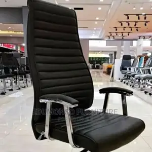 Quality Executive Leather Swivel Office Chair.