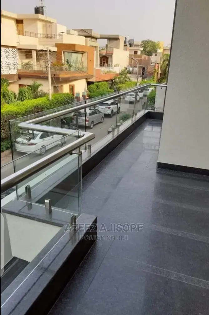 Plaine Glass