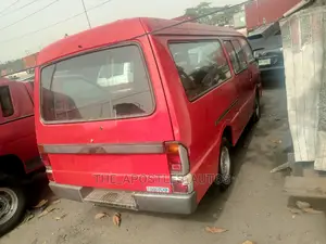 Mazda E2200 2005 Red