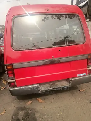 Mazda E2200 2005 Red