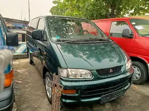 Mitsubishi Space Gear 2005 Green