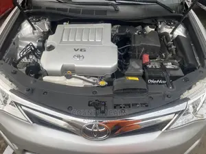 Toyota Camry XLE V6 4dr Sedan (3.5L 6cyl 6A) 2012 Silver