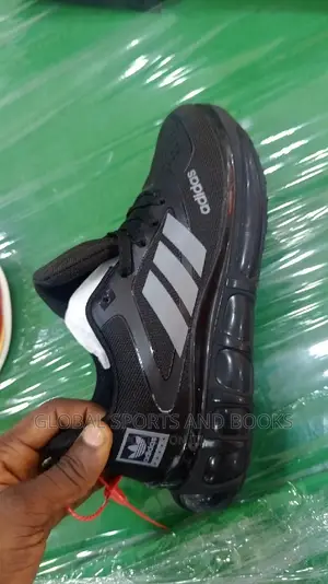Adidas Sneakers