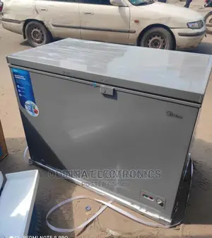 Brand New MIDDEA 250L Chest Freezer/Silver/Extenal Compresor
