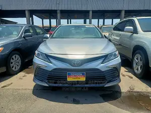 Toyota Camry XLE 2022 Silver