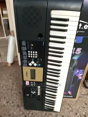 Yamaha YPT220 Keyboard