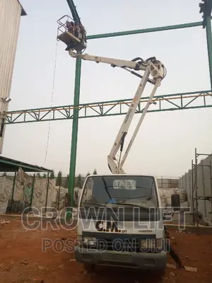 Motorized Manlift for Hire