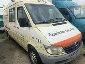 Mercedes-Benz Sprinter 2003 Yellow