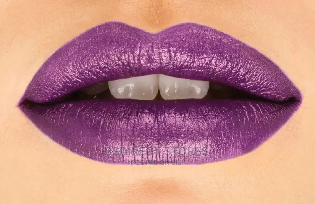 Avon Mark. SPELLBOUND Epic Lipstick With Built-in Primer