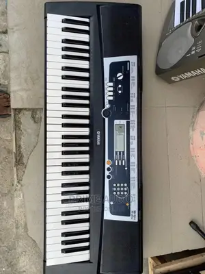 Yamaha YPT 210 Electronic Keyboard
