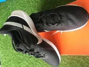 Nike Women's Legend Essential 2