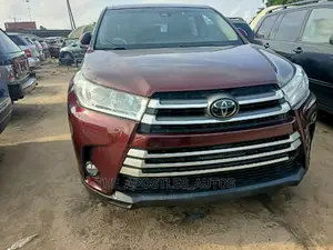 Toyota Highlander LE V6 2019 Red