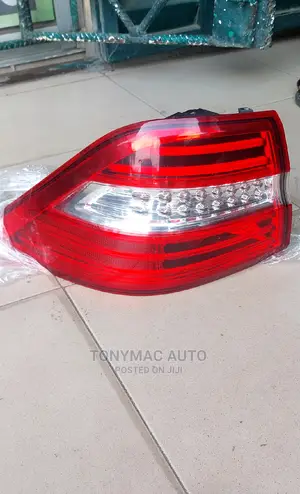 Mercedes-benz Ml350 2013 To 2014 Back Lights Original