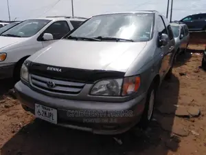 Toyota Sienna 2002 Gold