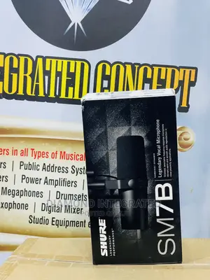 SHURE SM7B Studio Microphone