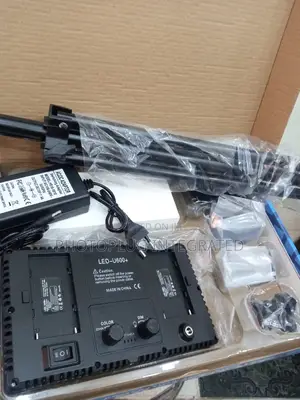 LED 600 Pro Video Light Kit With Stand