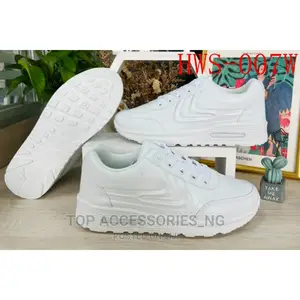 Fashion White and Black Fashion Sports Sneakers