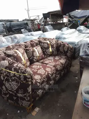 Quality 7 Seater Sofa With a Center Table