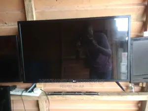 UK Used LG 32" UHD Smart TV With Remote