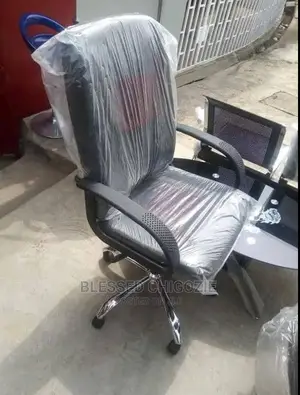Quality Executive Swivel Arm Office Chair.