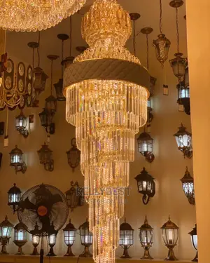 Luxury Ceiling Mounted LED Crystal Chandelier Dropping Light. 