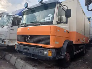 Mercedes Truck 814 Orange White
