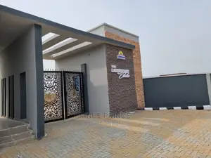 Lagoon Front Estate