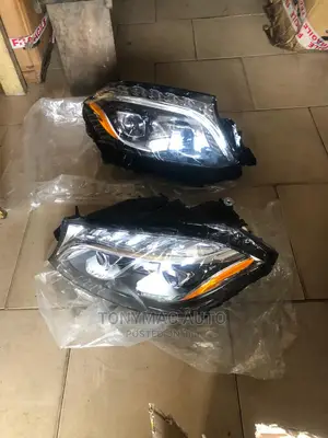 Mercedes-Benz GLS550 2018 Headlights