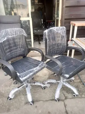 Modern Executive Swivel Mesh Adjustable Office Arm Chair.