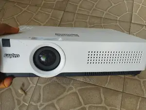 Sanyo Projector 3500 Lumens