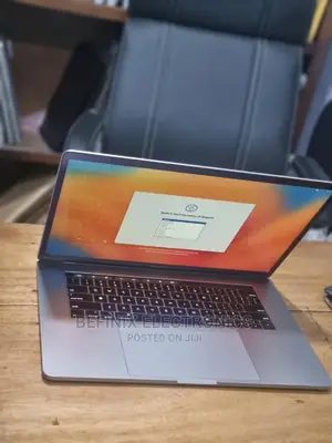 Laptop Apple MacBook Pro 2018 32GB Intel Core I9 SSD 1T