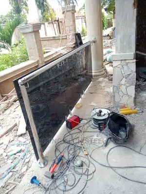 Stand Spigot Frame Less Glass