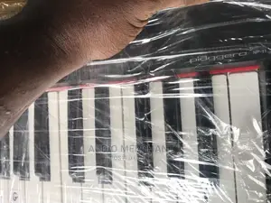 Yamaha NP11 Piano