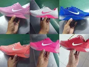 Jugging Nike Canvas