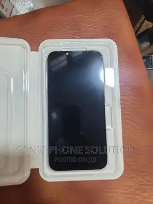 iPhone 13 Screen