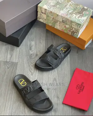 Valentino Slipers