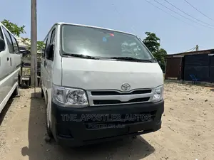 Toyota HiAce 2010 White