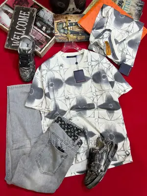 Original LOUIS VUITTON T-Shirts Available in Store