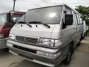 Mitsubishi Delica 2003 Silver