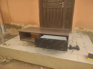 Standard Center Table With Gold Leg Stand