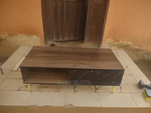 Standard Center Table With Gold Leg Stand