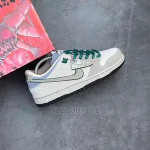Original Otomo Katsuhiro X SDG X Nike SB Dunk in Store