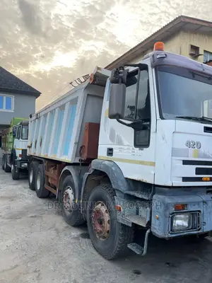 Iveco Trakker 420 Tipper With High Bucket