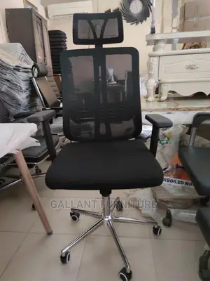 Quality Executive Swivel Mesh Office Arm Chair.