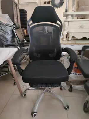 Quality Executive Swivel Mesh Office Arm Chair.