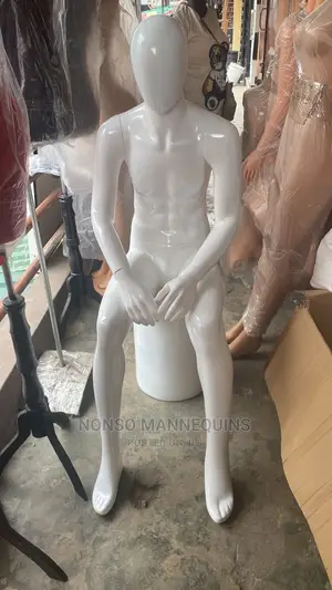 Fibre Glossy White Faceless Male Sitting Mannequin