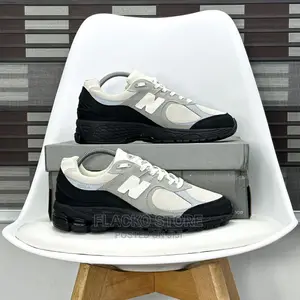 Original the Basement New Balance 2002R Stone Grey Sneakers