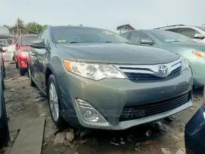 Toyota Camry XLE V6 4dr Sedan (3.5L 6cyl 6A) 2013 Green